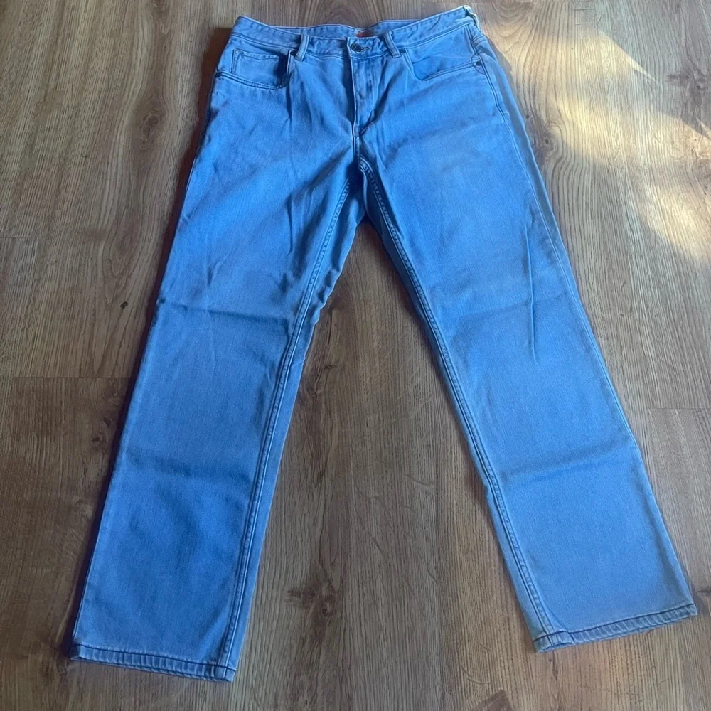 Tommy Bahama Relaxed Fit Blue Jeans - Picture 8 of 9